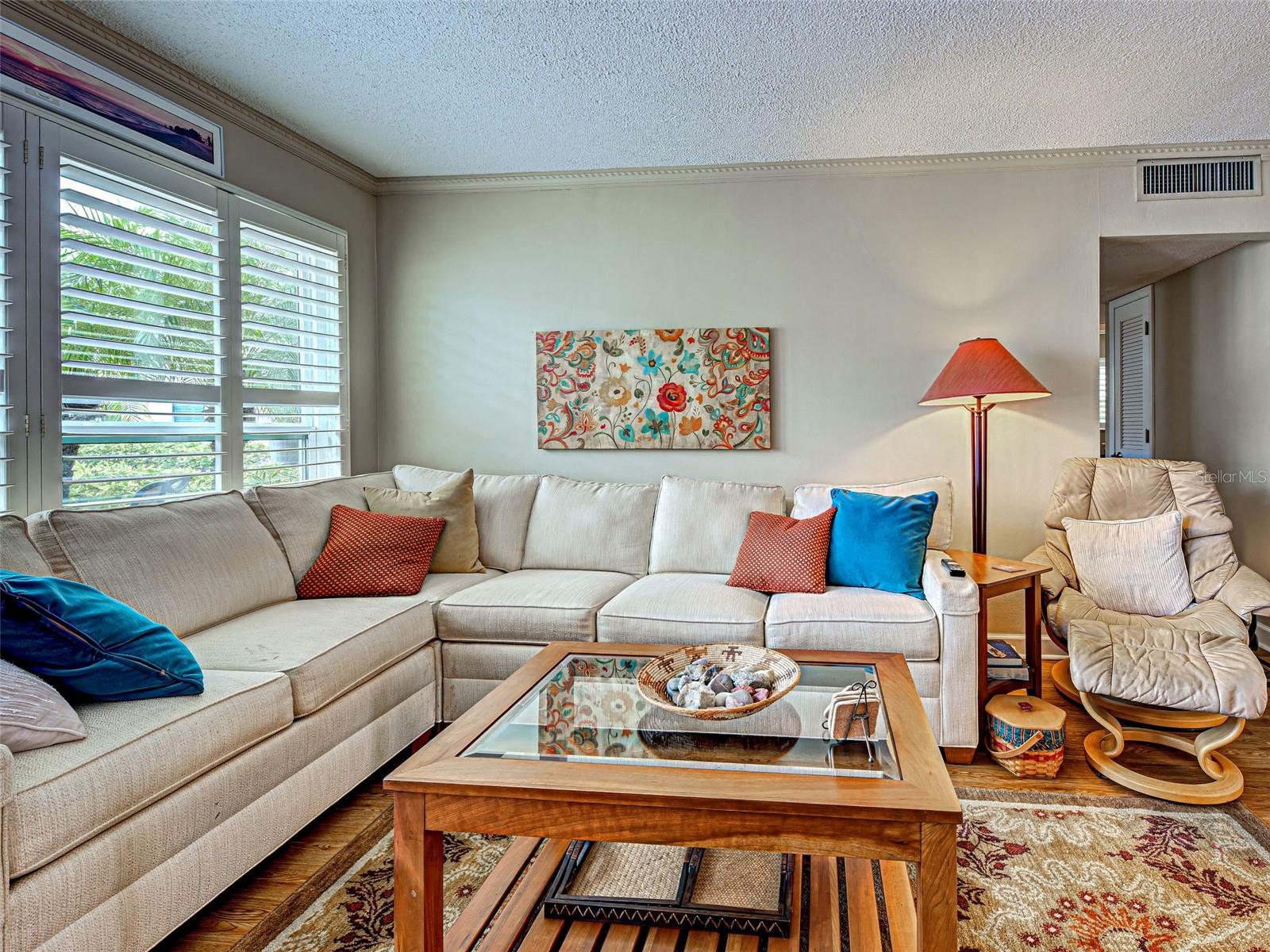 Image 6 of 42 For 521 Venice Avenue 21