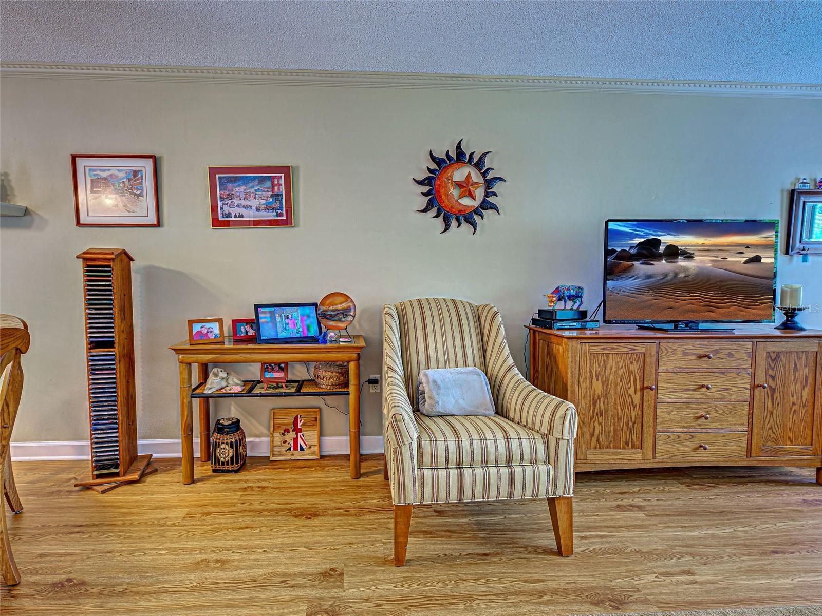 Image 8 of 42 For 521 Venice Avenue 21