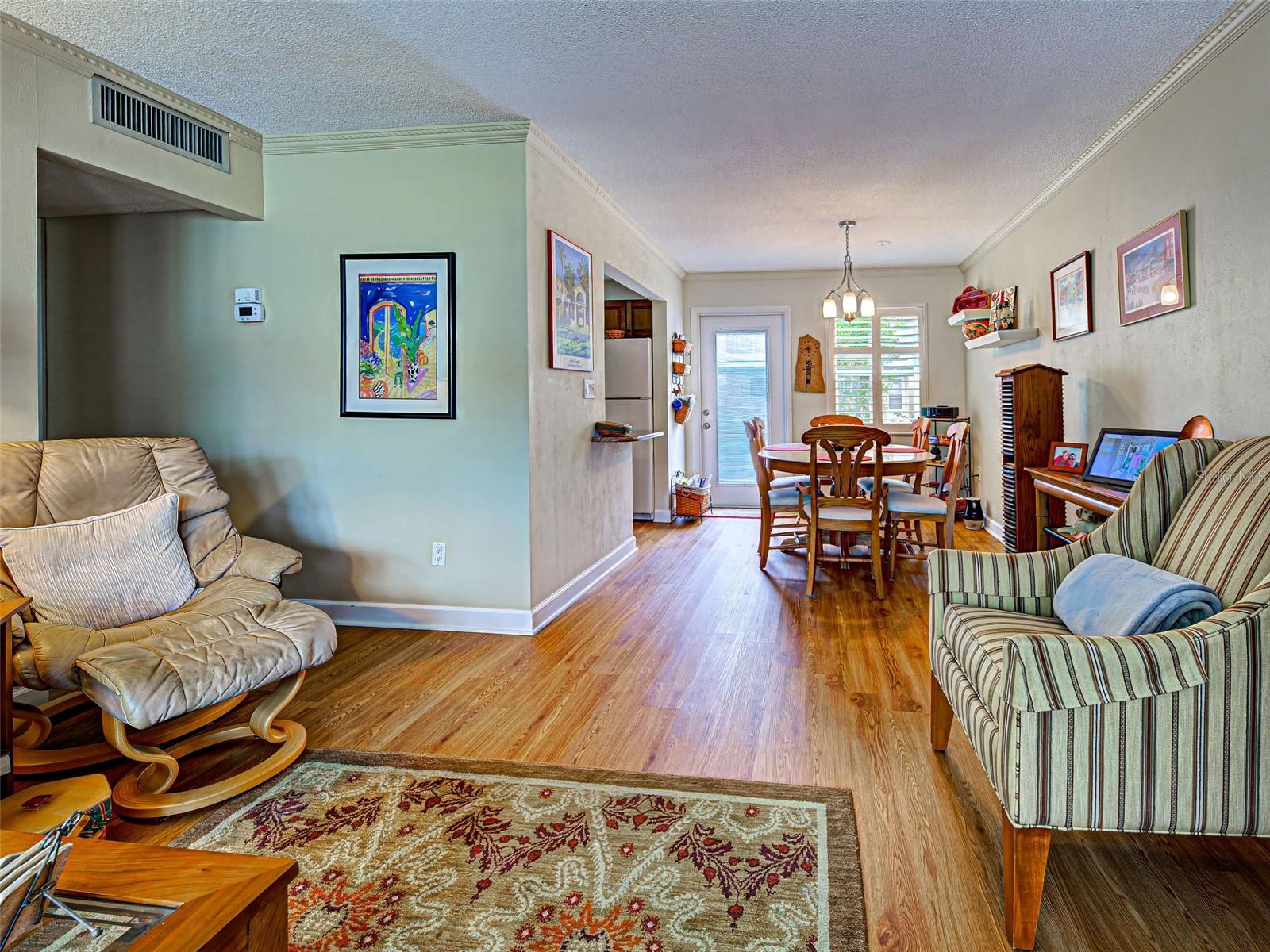 Image 9 of 42 For 521 Venice Avenue 21