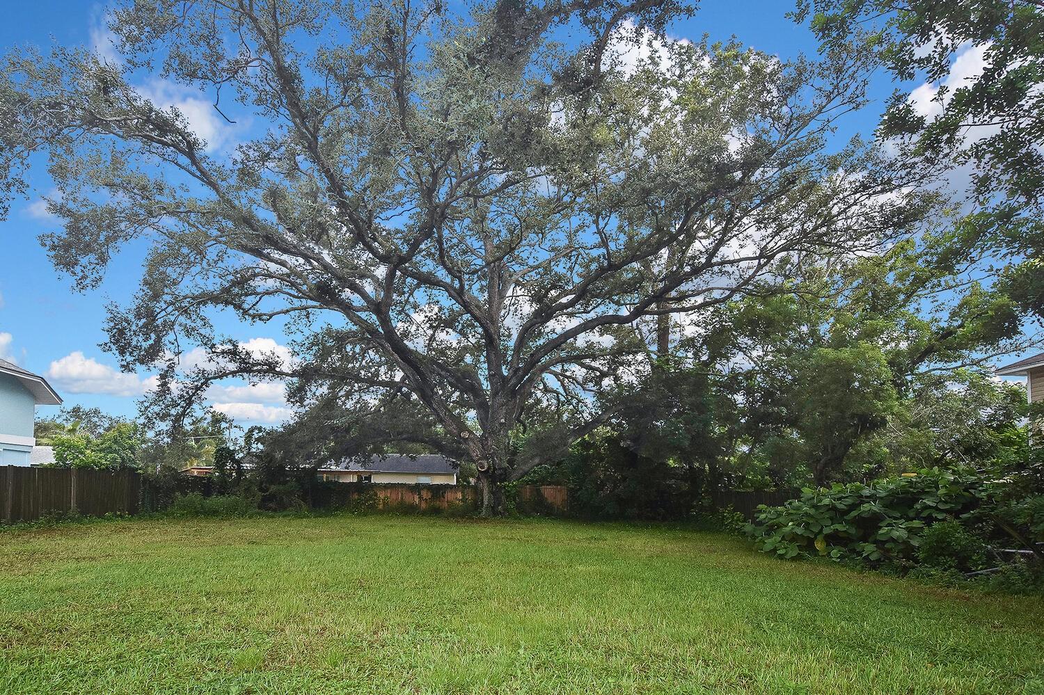 Image 17 of 21 For 2306 9th Street E