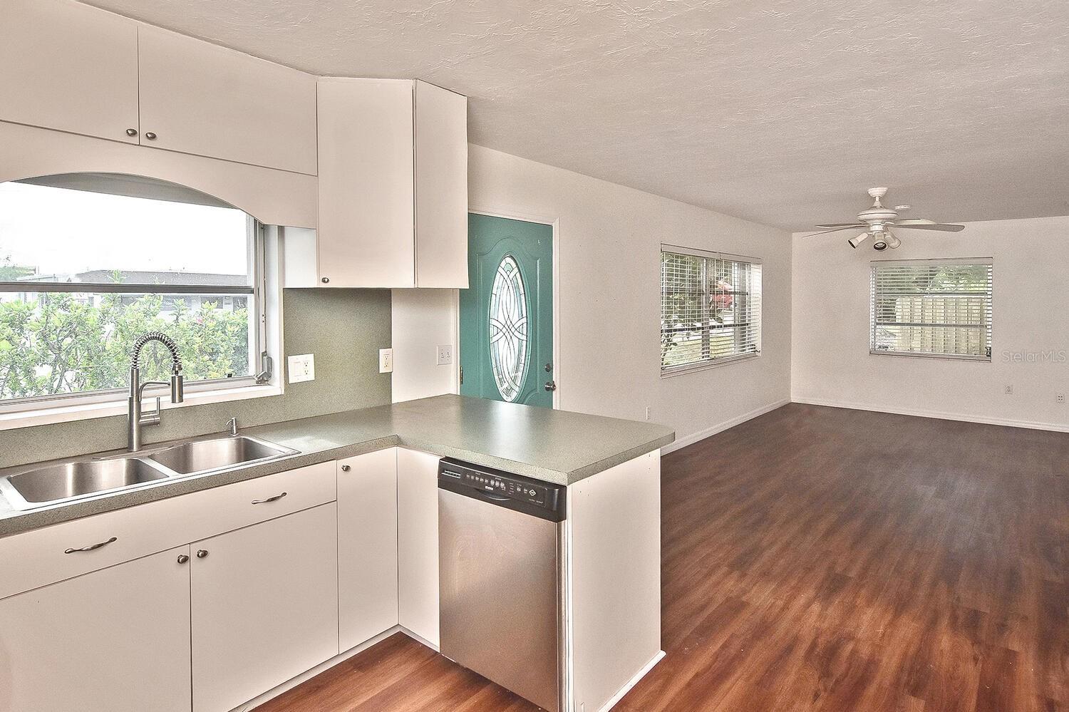 Image 4 of 21 For 2306 9th Street E