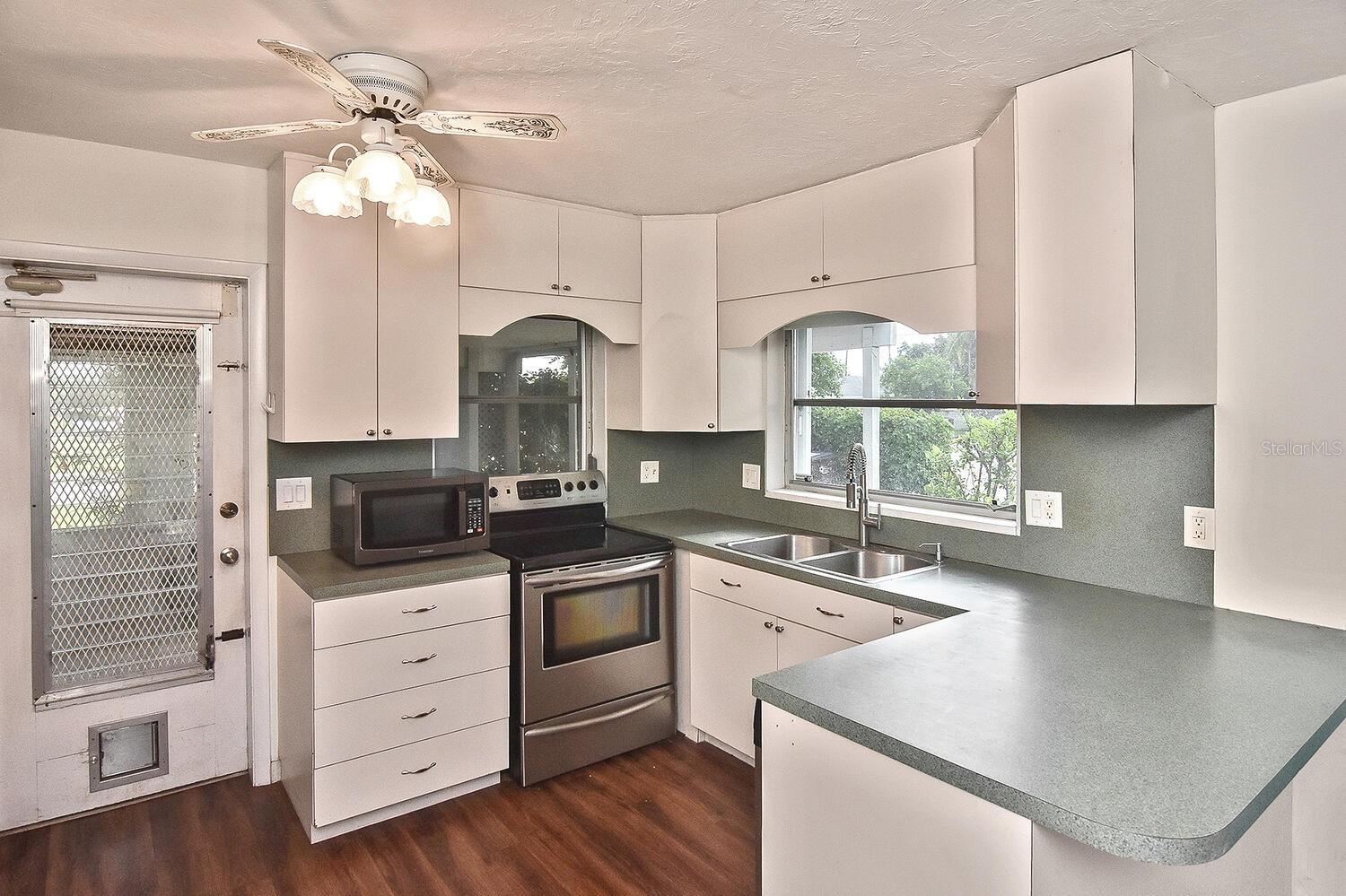 Image 5 of 21 For 2306 9th Street E