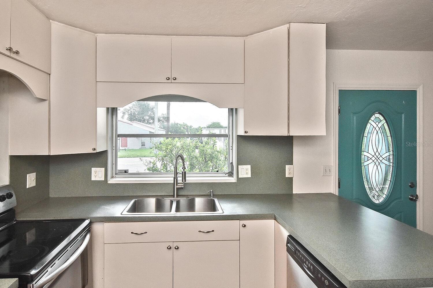Image 6 of 21 For 2306 9th Street E