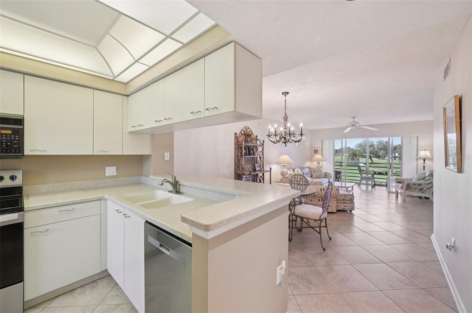 Image 11 of 56 For 824 Wexford Boulevard 824