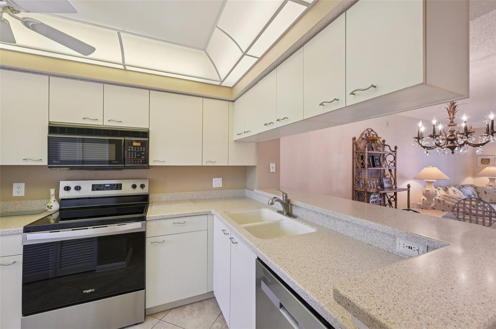 Image 14 of 56 For 824 Wexford Boulevard 824