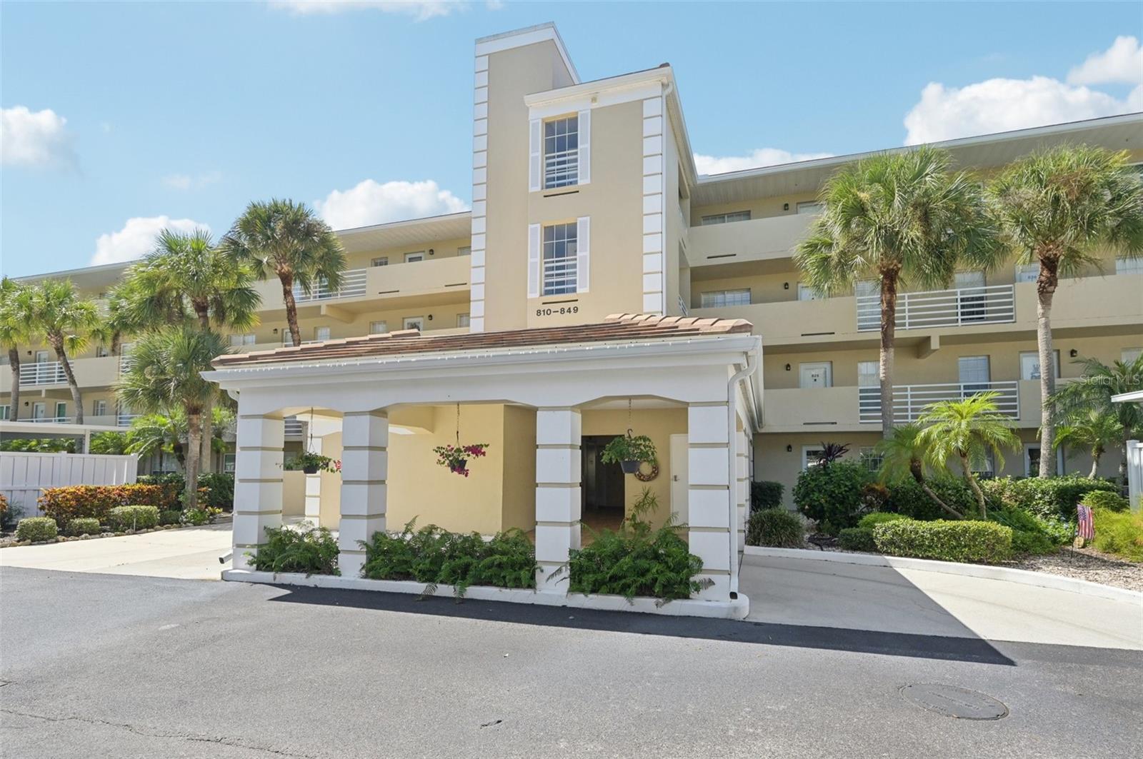 Image 2 of 56 For 824 Wexford Boulevard 824