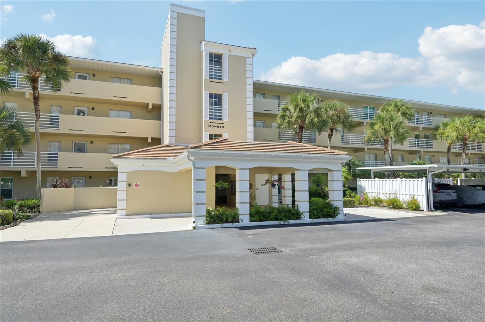 Image 3 of 56 For 824 Wexford Boulevard 824