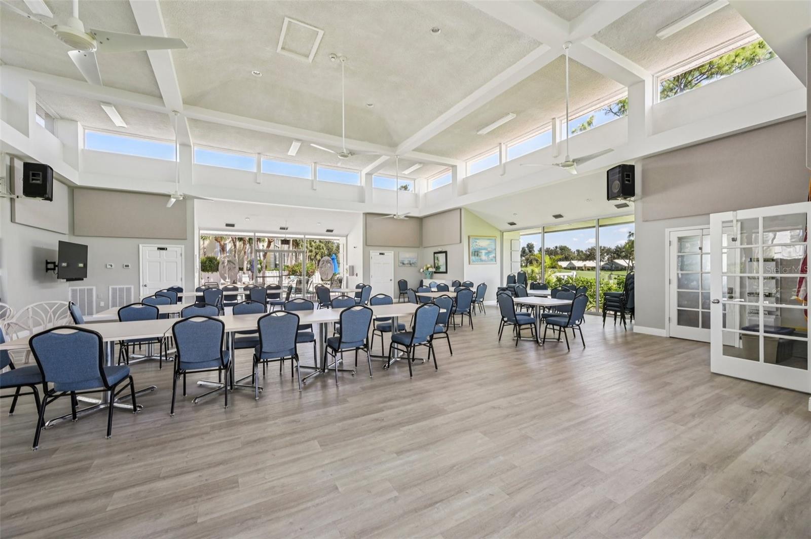 Image 35 of 56 For 824 Wexford Boulevard 824