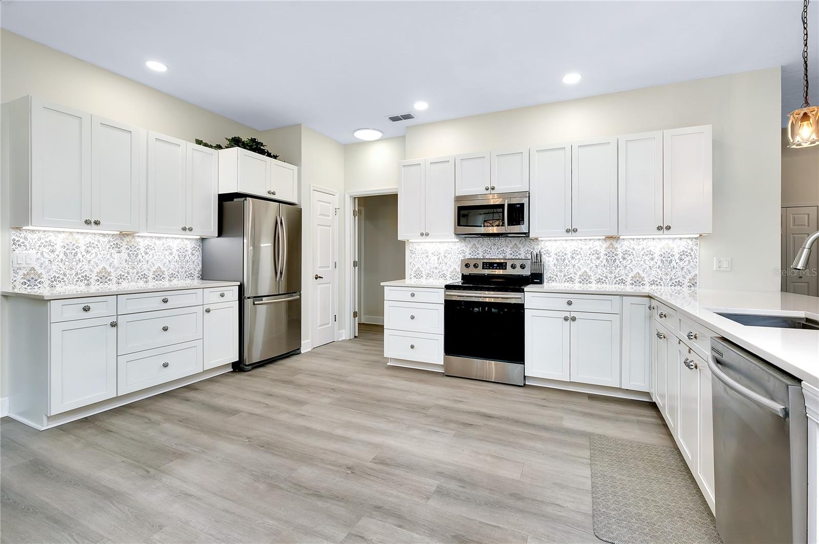 Image 17 of 52 For 4342 Manfield Drive