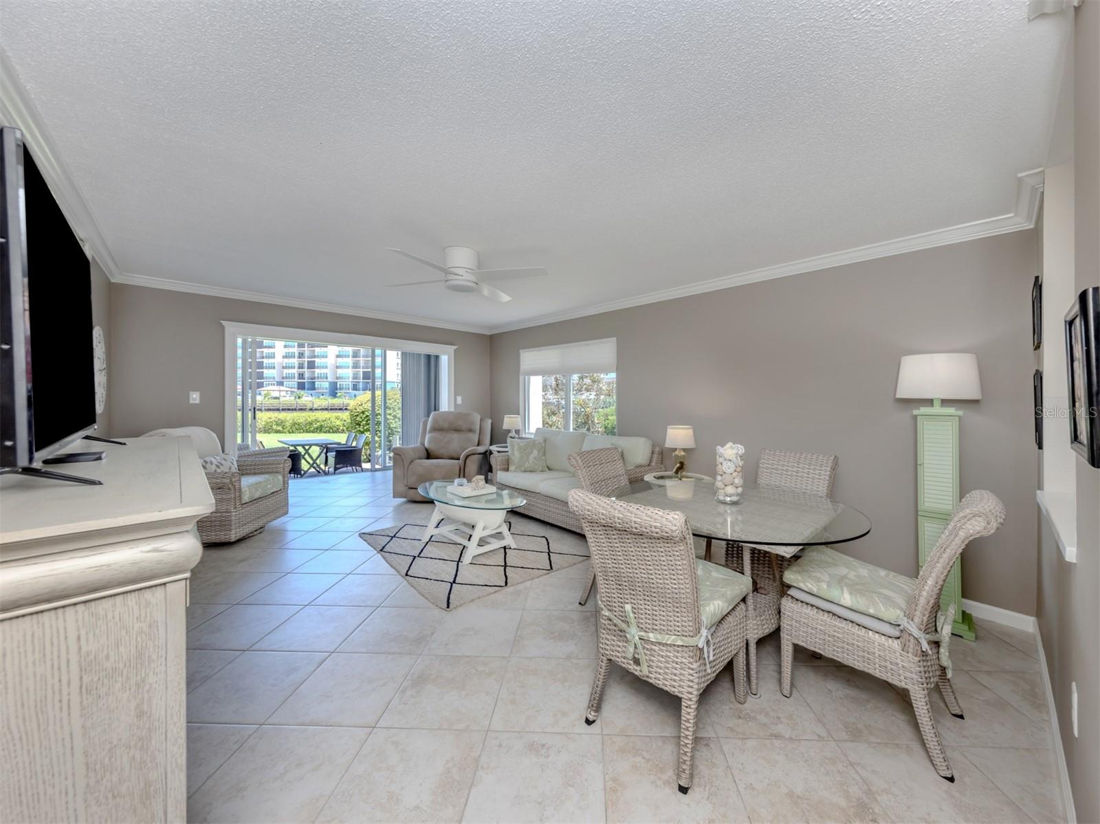 Image 12 of 91 For 250 Santa Maria Street 121