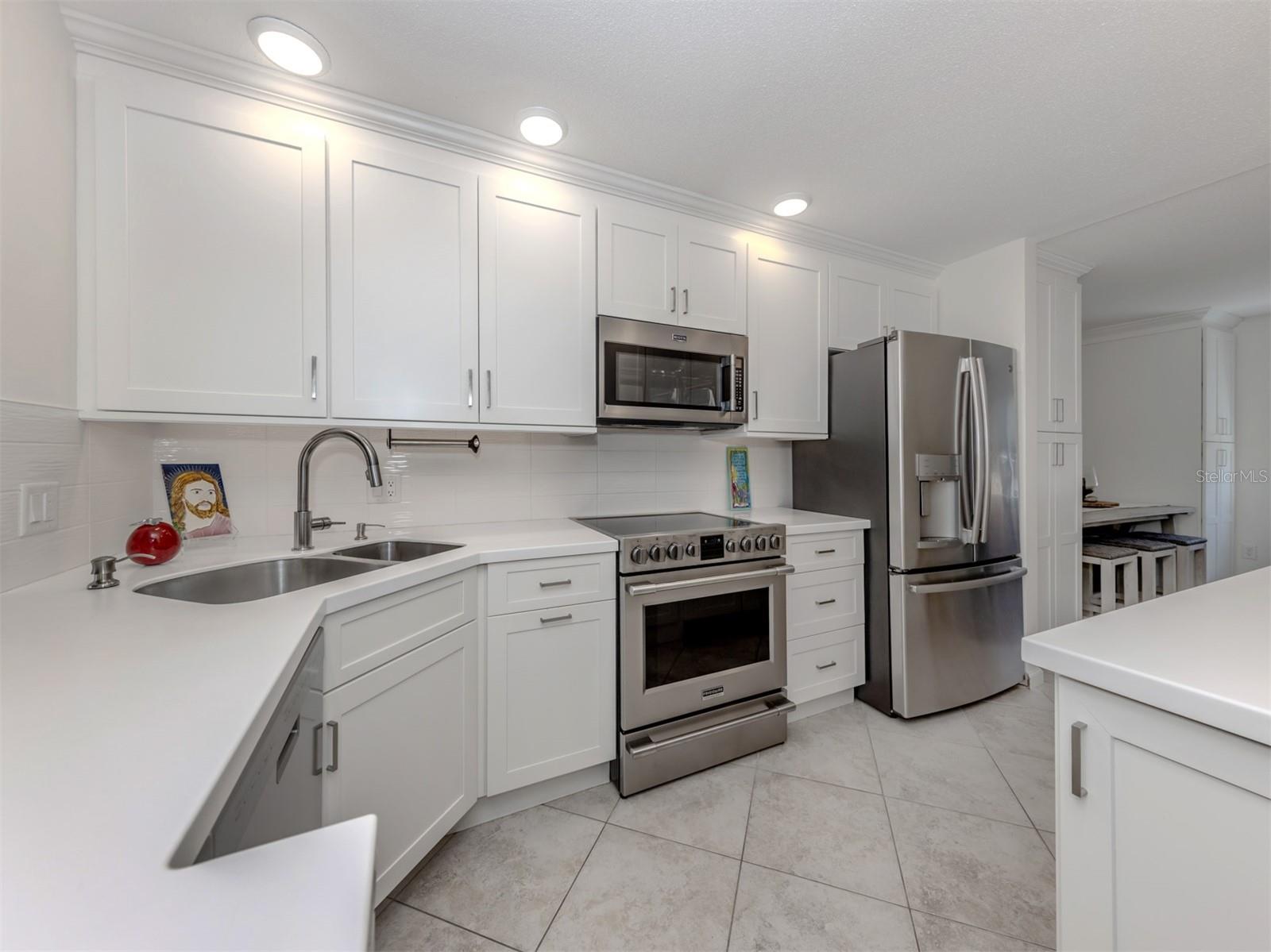 Image 14 of 91 For 250 Santa Maria Street 121
