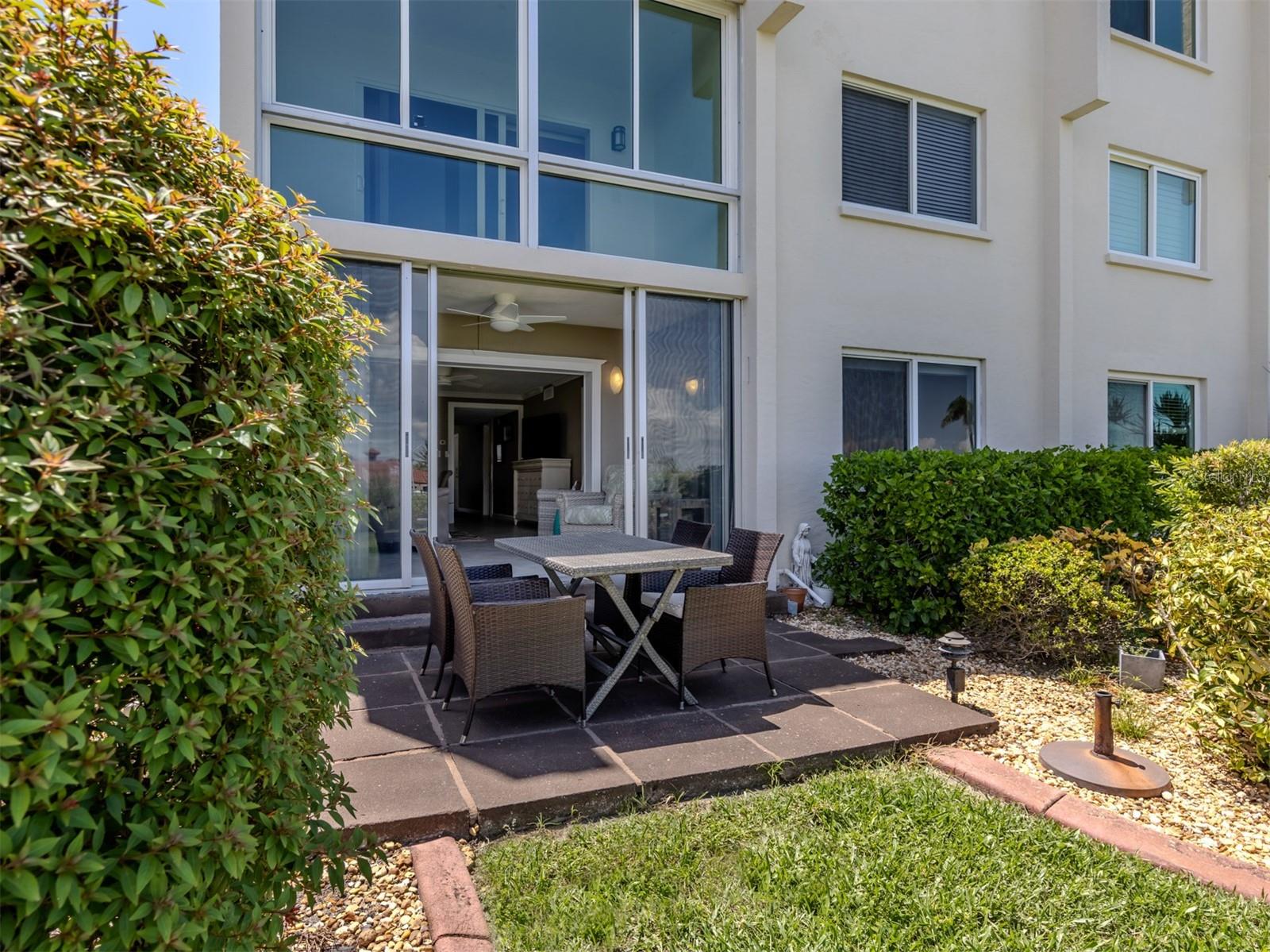 Image 24 of 91 For 250 Santa Maria Street 121
