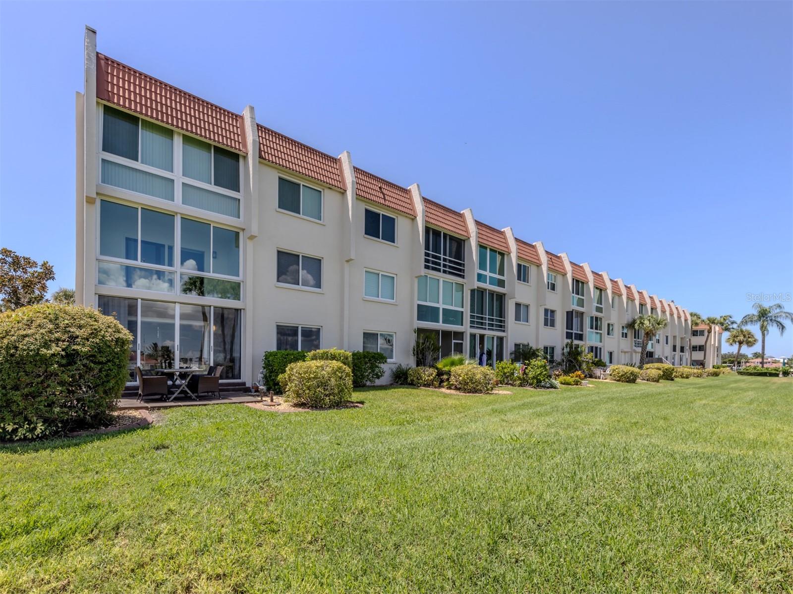 Image 27 of 91 For 250 Santa Maria Street 121