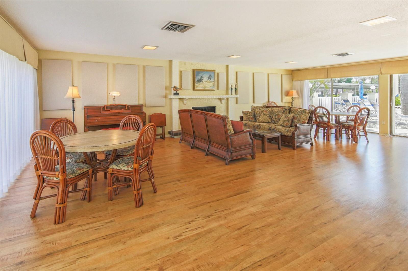 Image 41 of 91 For 250 Santa Maria Street 121
