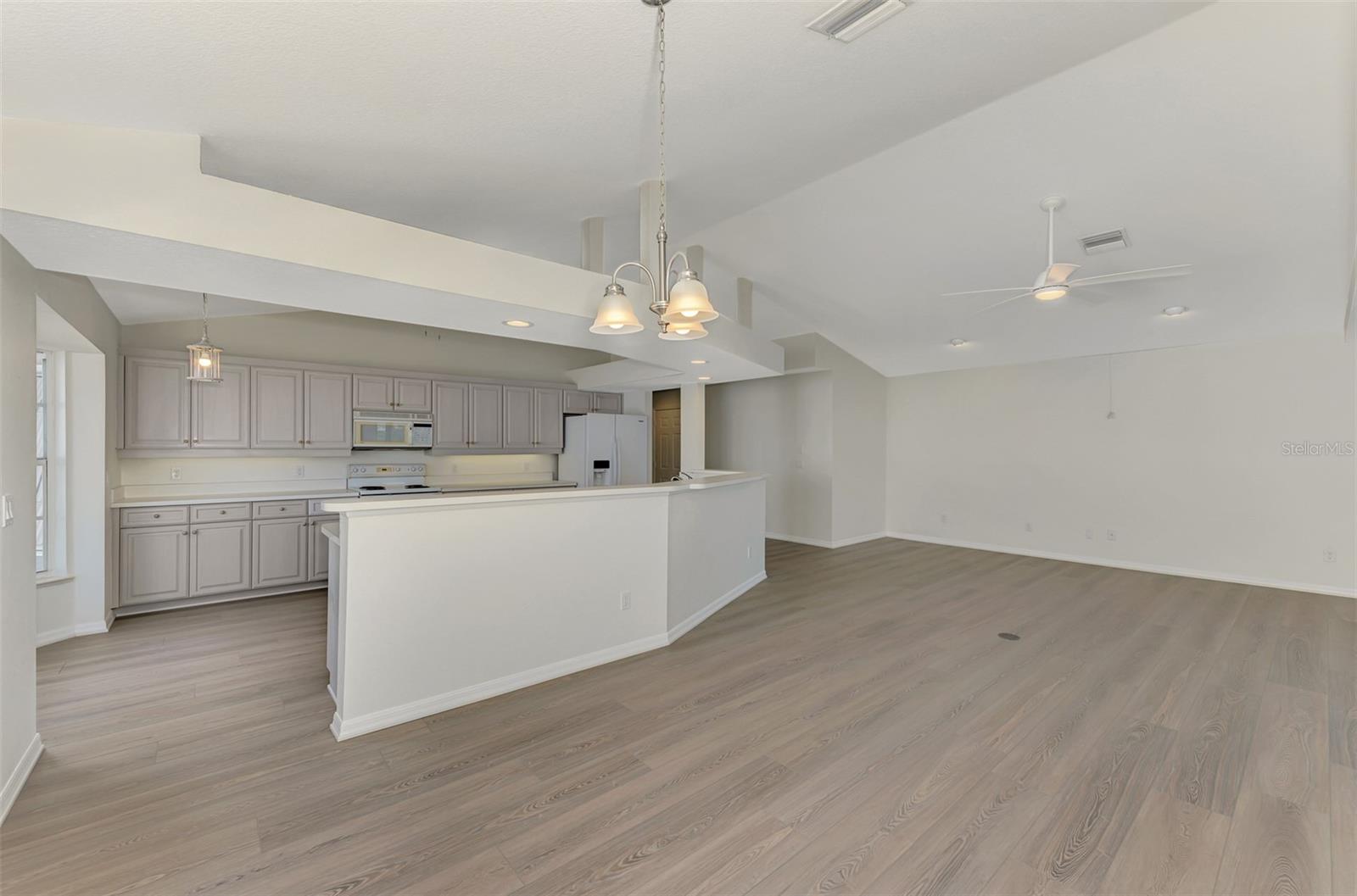 Image 17 of 47 For 1380 Beach Road 4