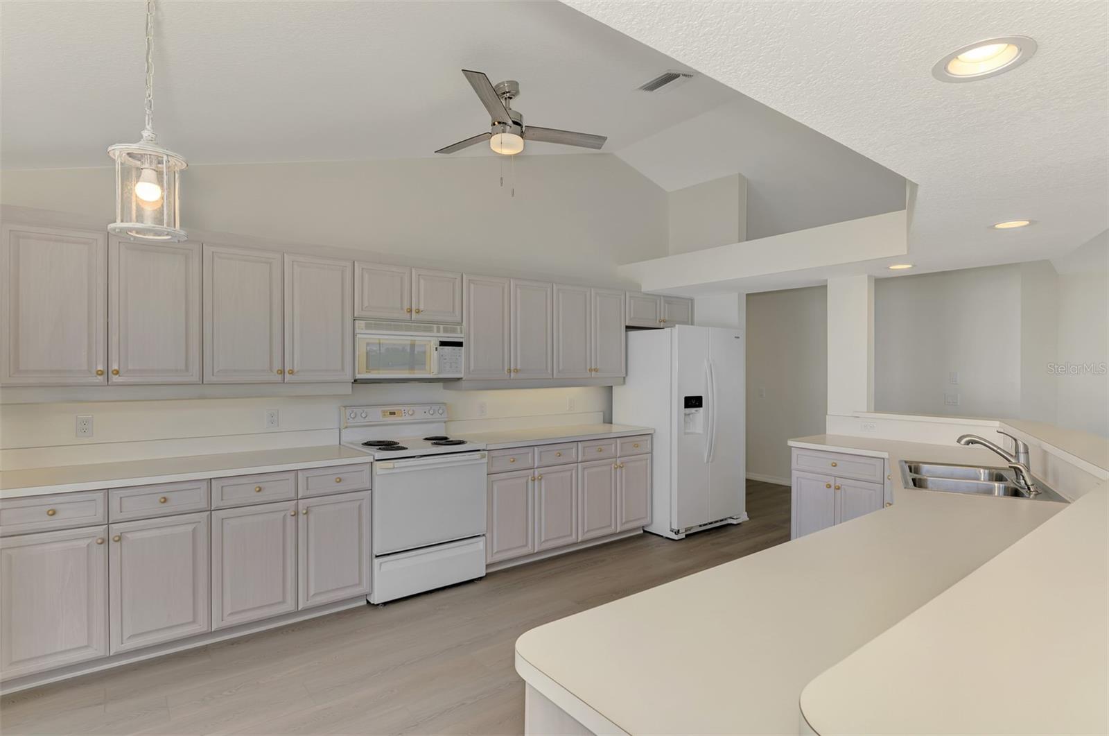 Image 20 of 47 For 1380 Beach Road 4