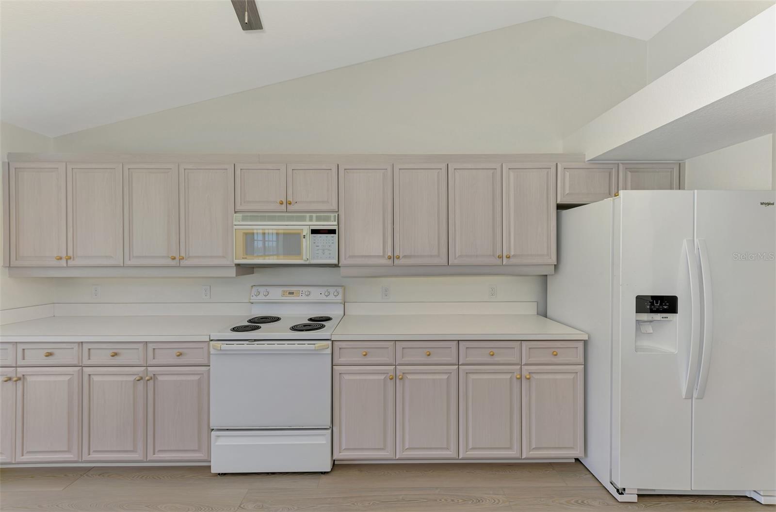 Image 21 of 47 For 1380 Beach Road 4