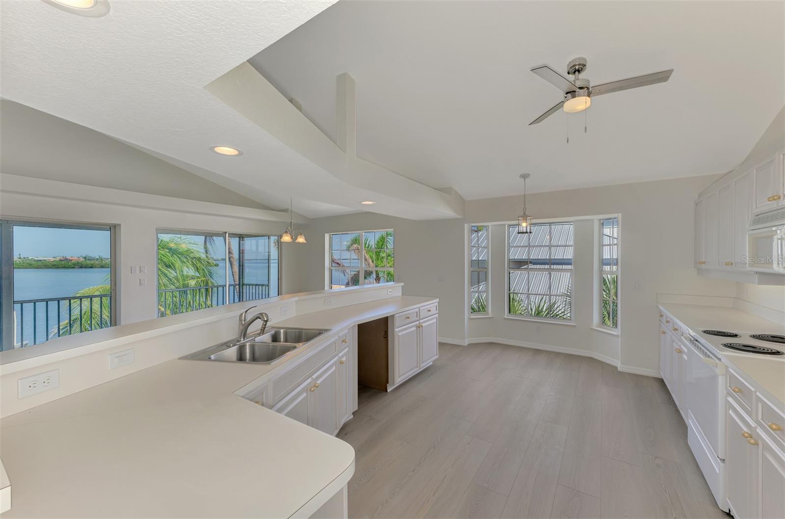 Image 23 of 47 For 1380 Beach Road 4