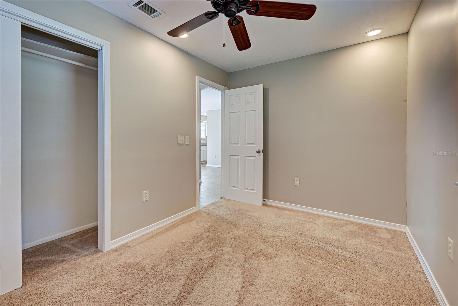 Image 33 of 43 For 1056 Venetian Parkway