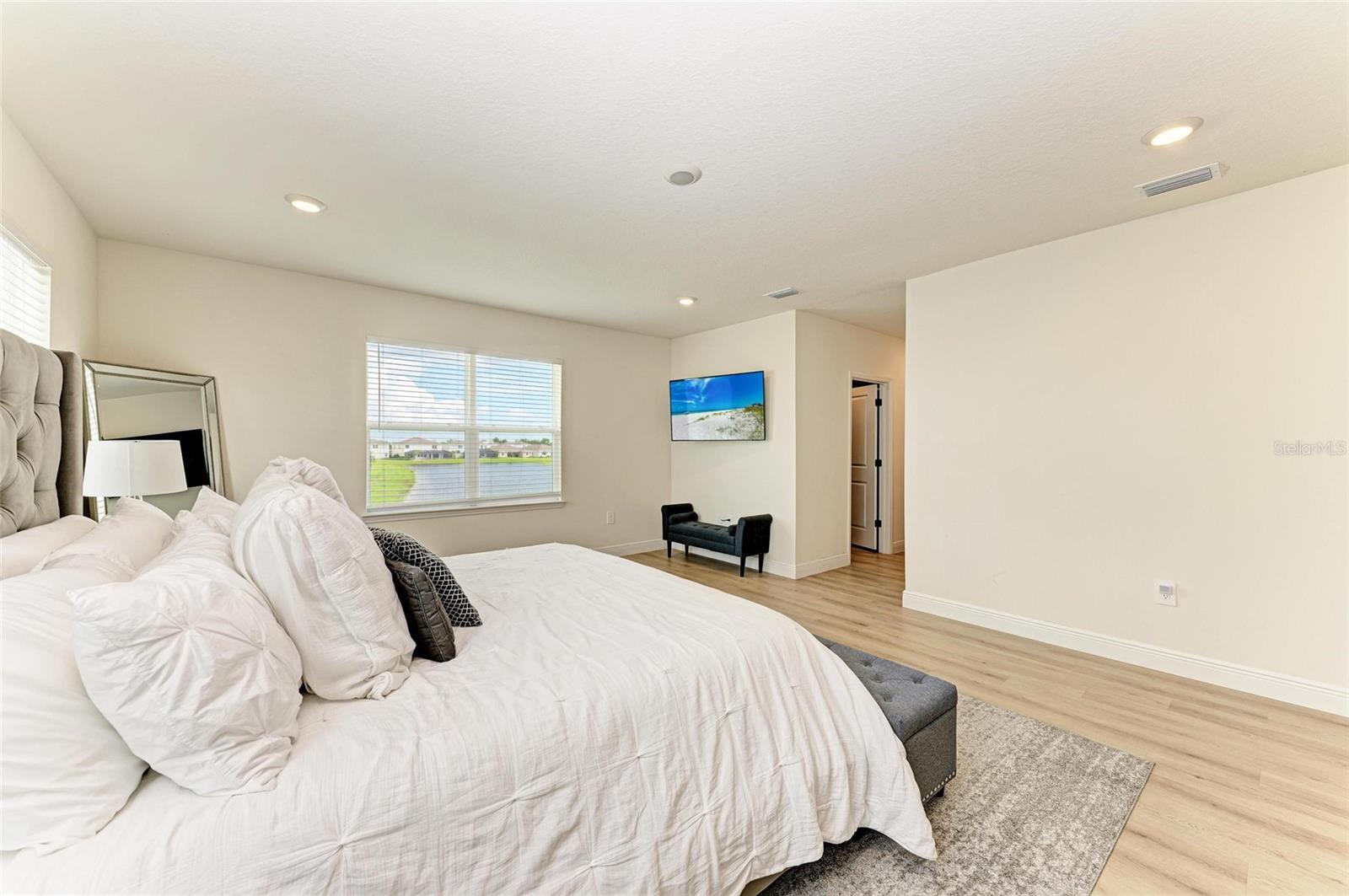 Image 19 of 56 For 16724 Barnwood Place