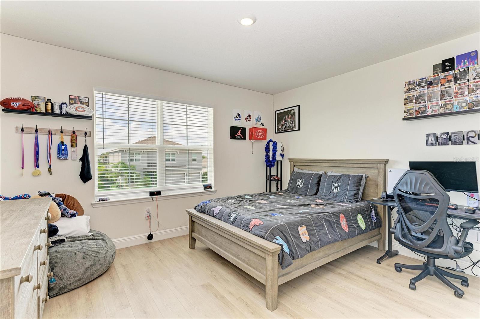 Image 29 of 56 For 16724 Barnwood Place