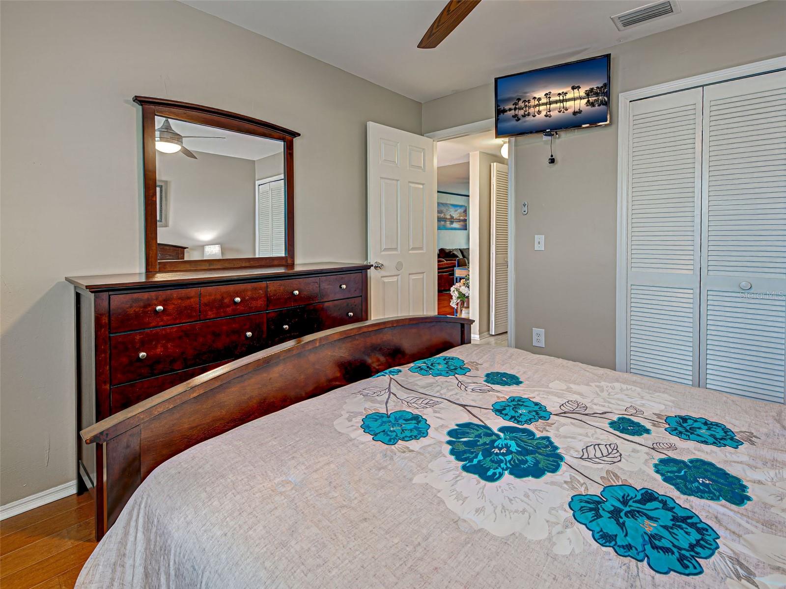 Image 28 of 48 For 3310 Loveland Boulevard 1506