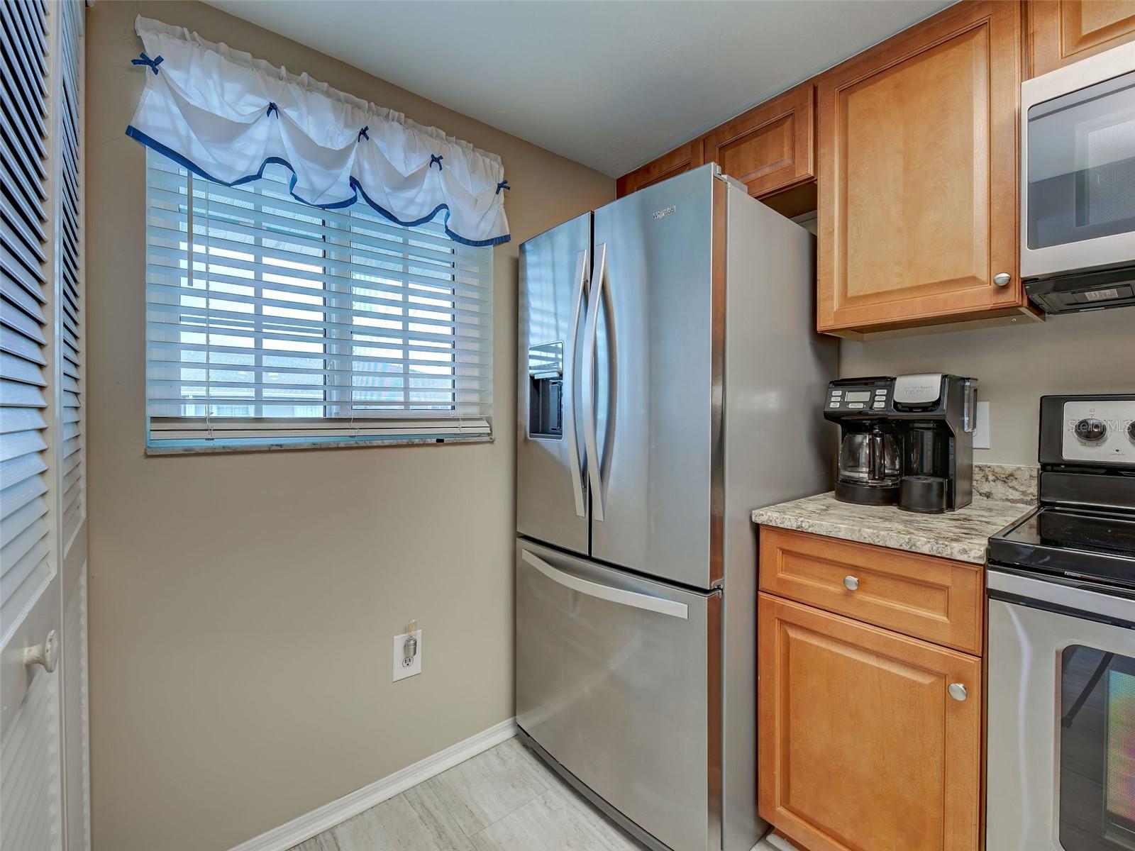 Image 8 of 48 For 3310 Loveland Boulevard 1506