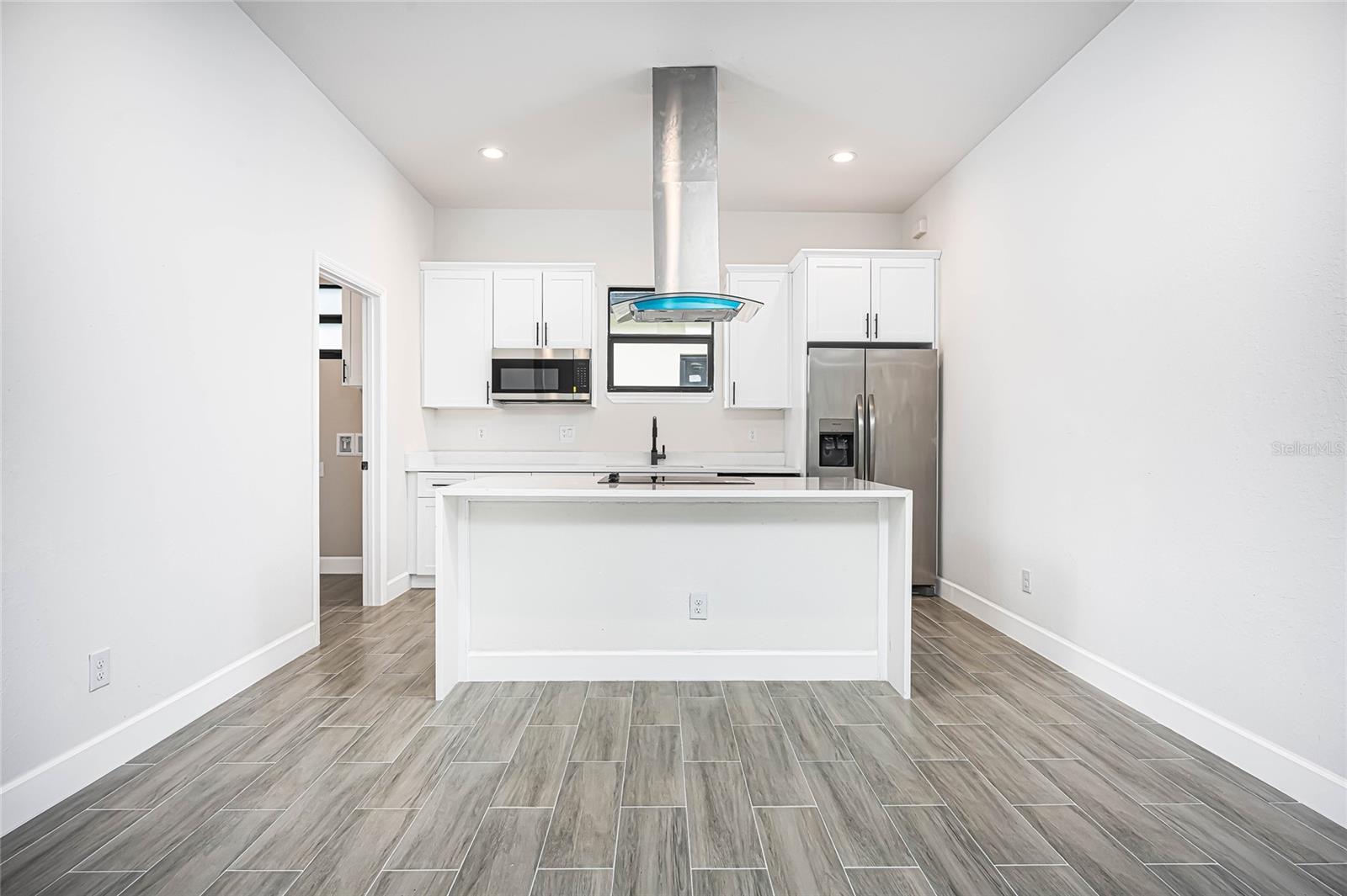 Image 11 of 59 For 183 Sesame Road E