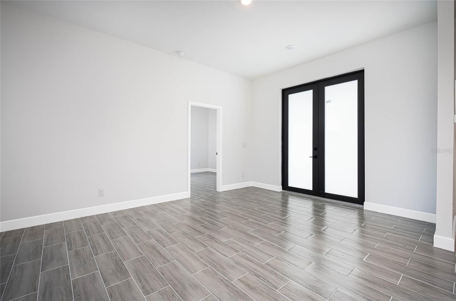Image 4 of 59 For 183 Sesame Road E