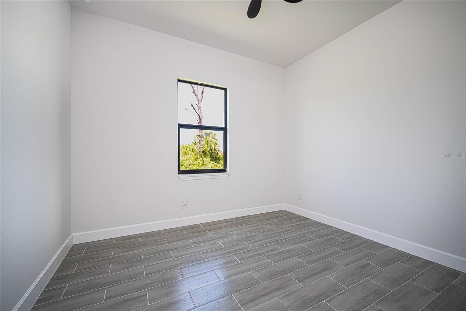 Image 7 of 59 For 183 Sesame Road E