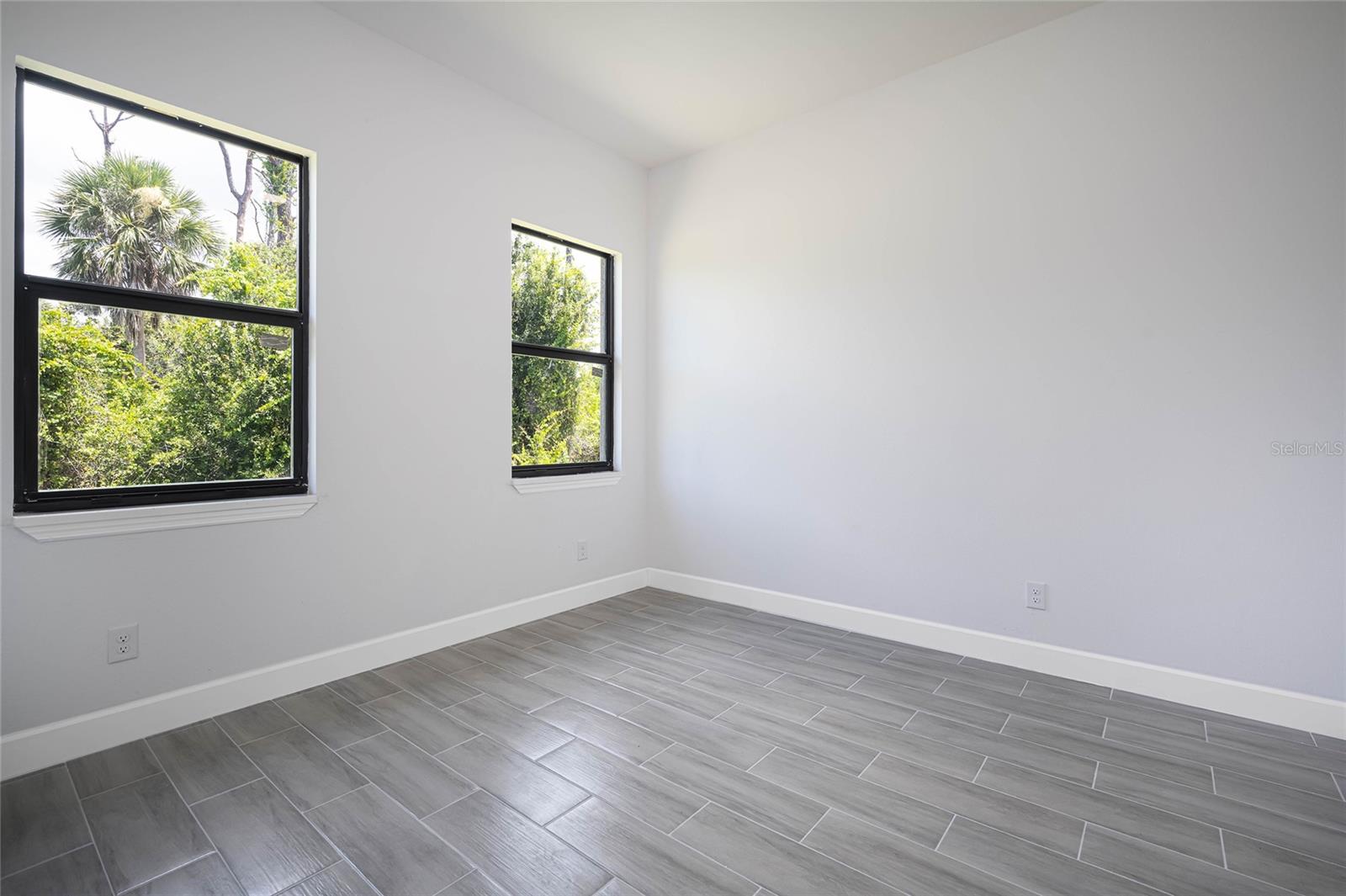 Image 9 of 59 For 183 Sesame Road E