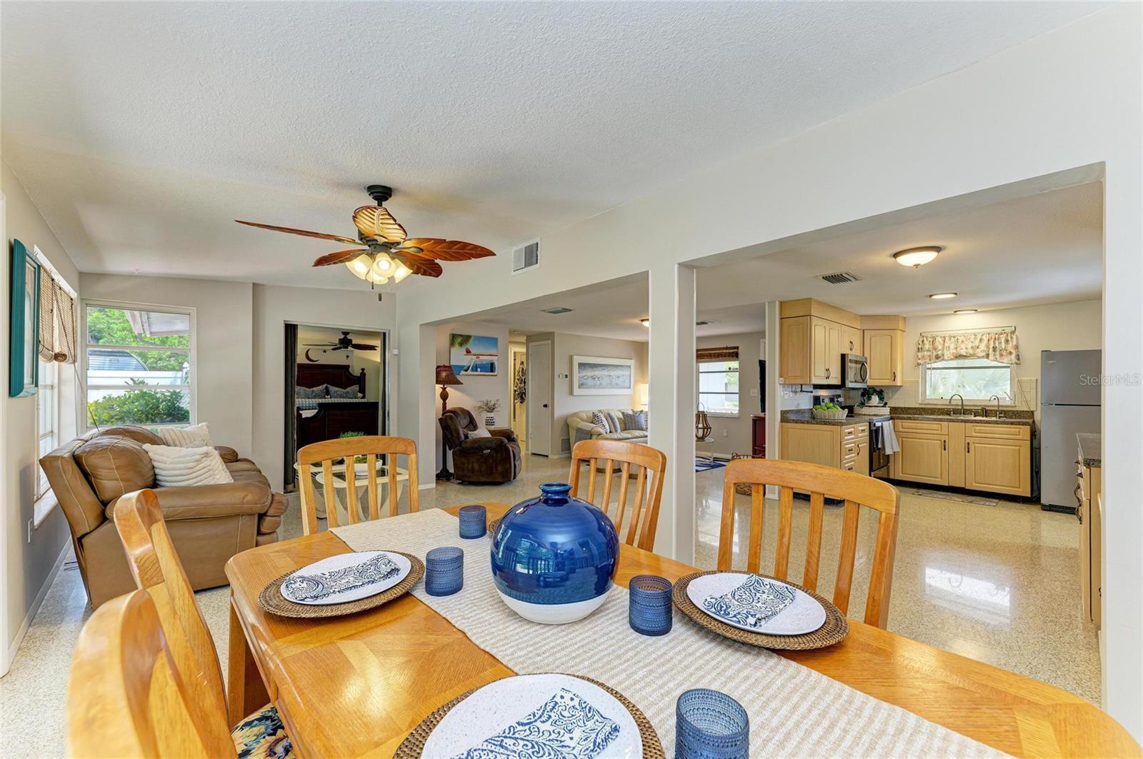 Image 11 of 44 For 564 Seminole Drive
