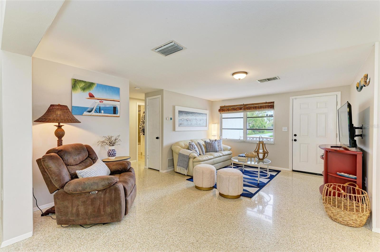 Image 12 of 44 For 564 Seminole Drive