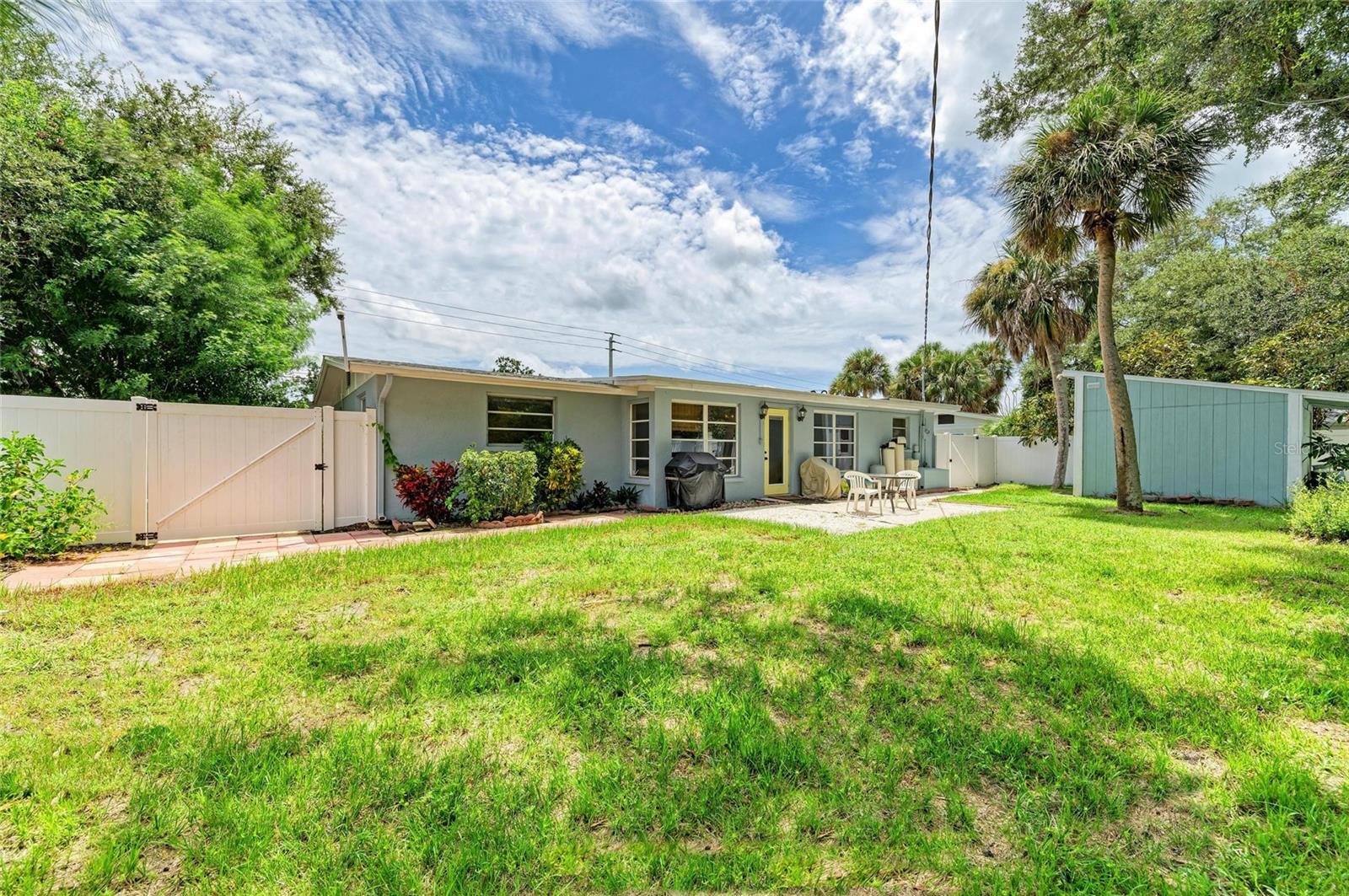 Image 28 of 44 For 564 Seminole Drive