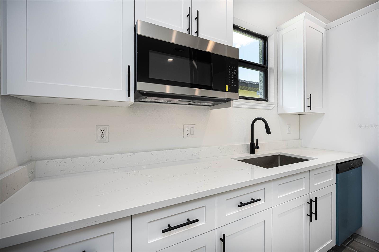 Image 17 of 60 For 185 Sesame Road E