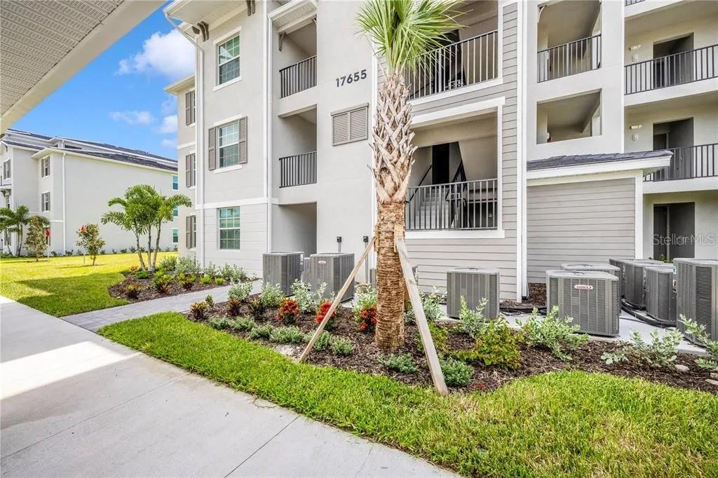 Image 22 of 35 For 17655 Opal Sand Drive 401