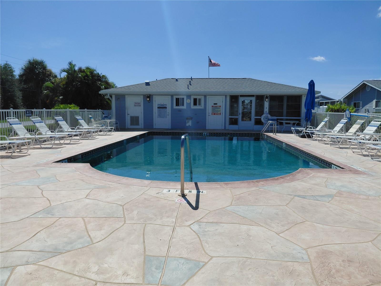 Image 3 of 22 For 3300 Loveland Boulevard 1202