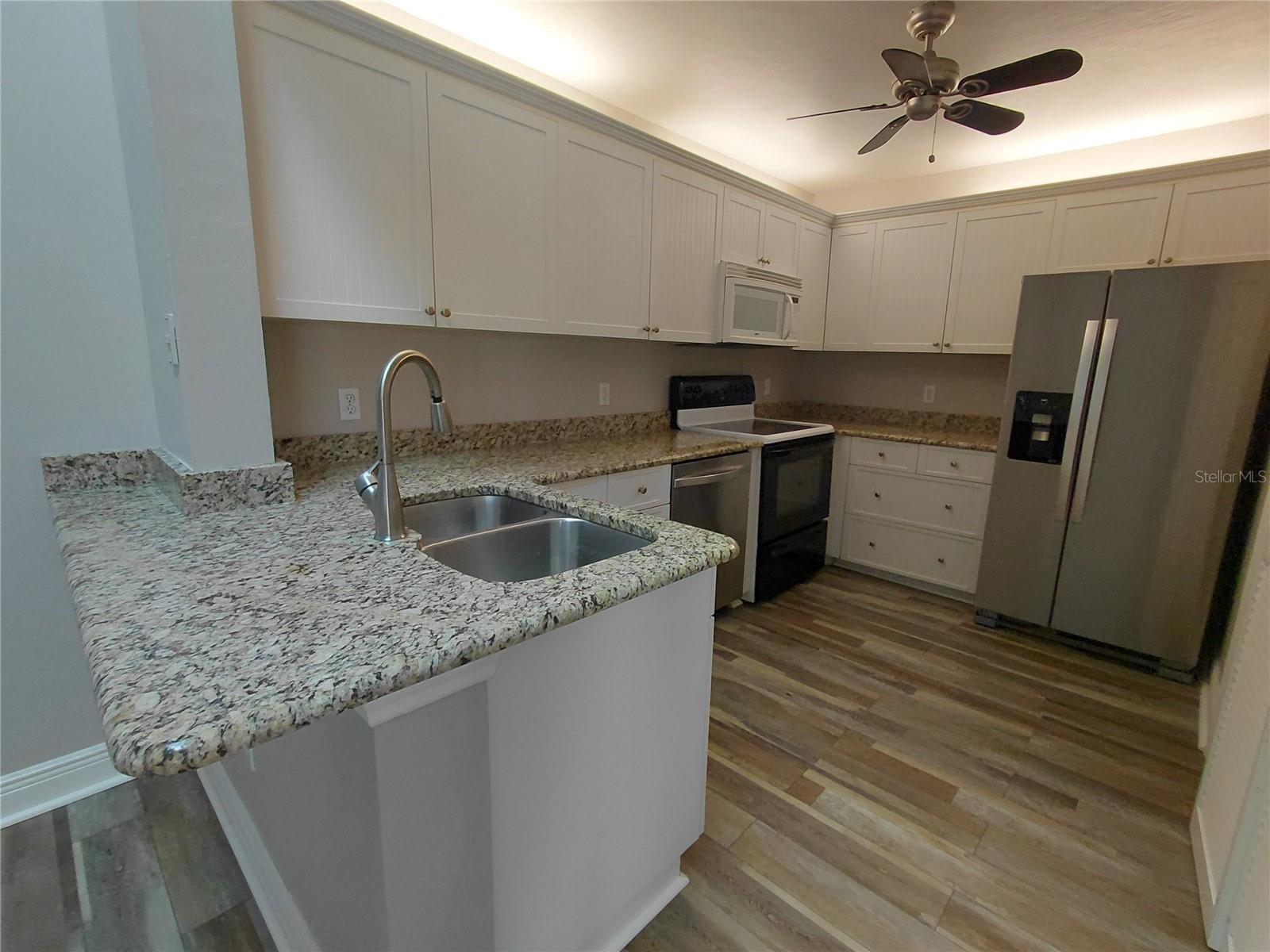 Image 6 of 22 For 3300 Loveland Boulevard 1202