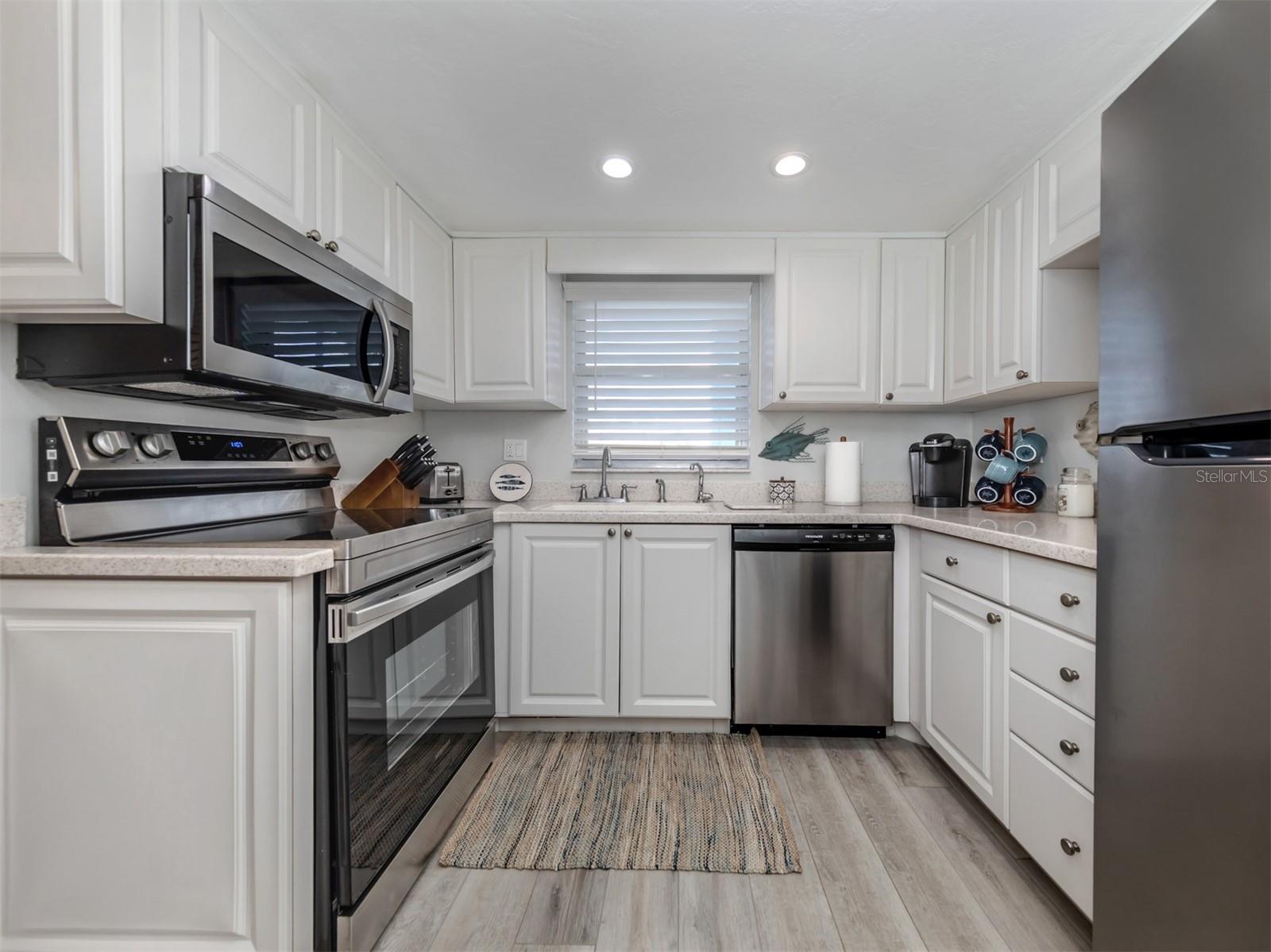 Image 4 of 60 For 1001 Inlet Circle 171