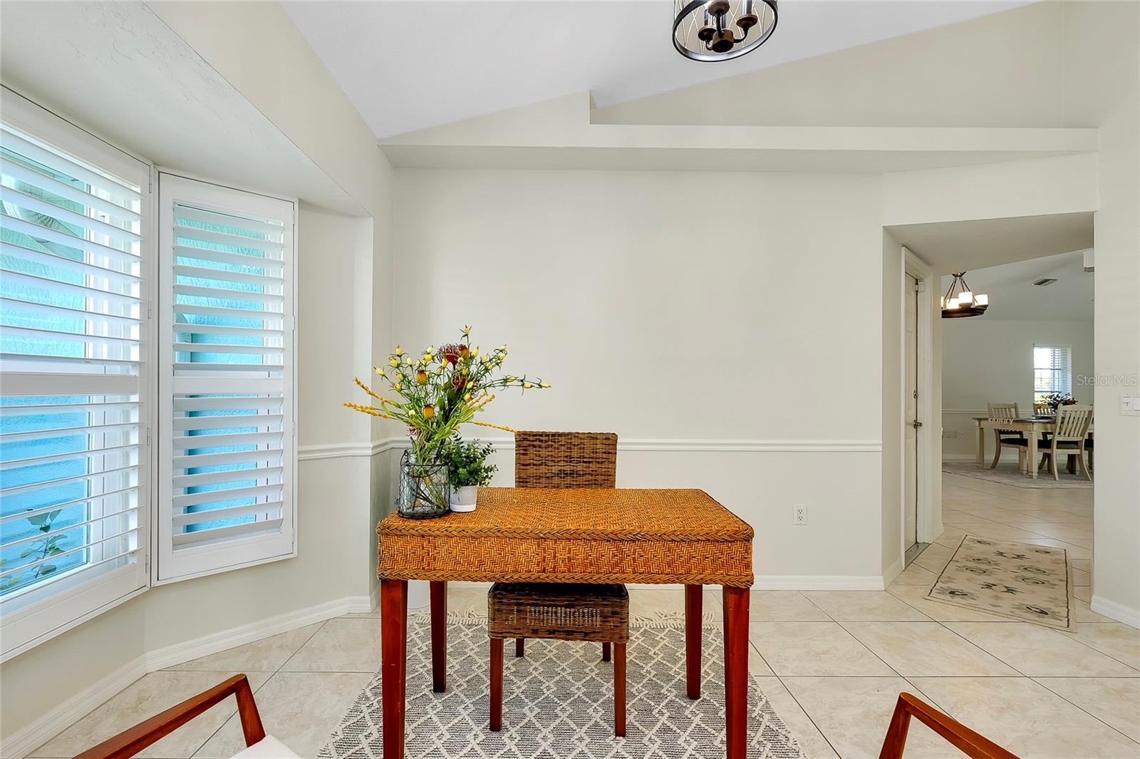 Image 16 of 45 For 552 Silk Oak Drive