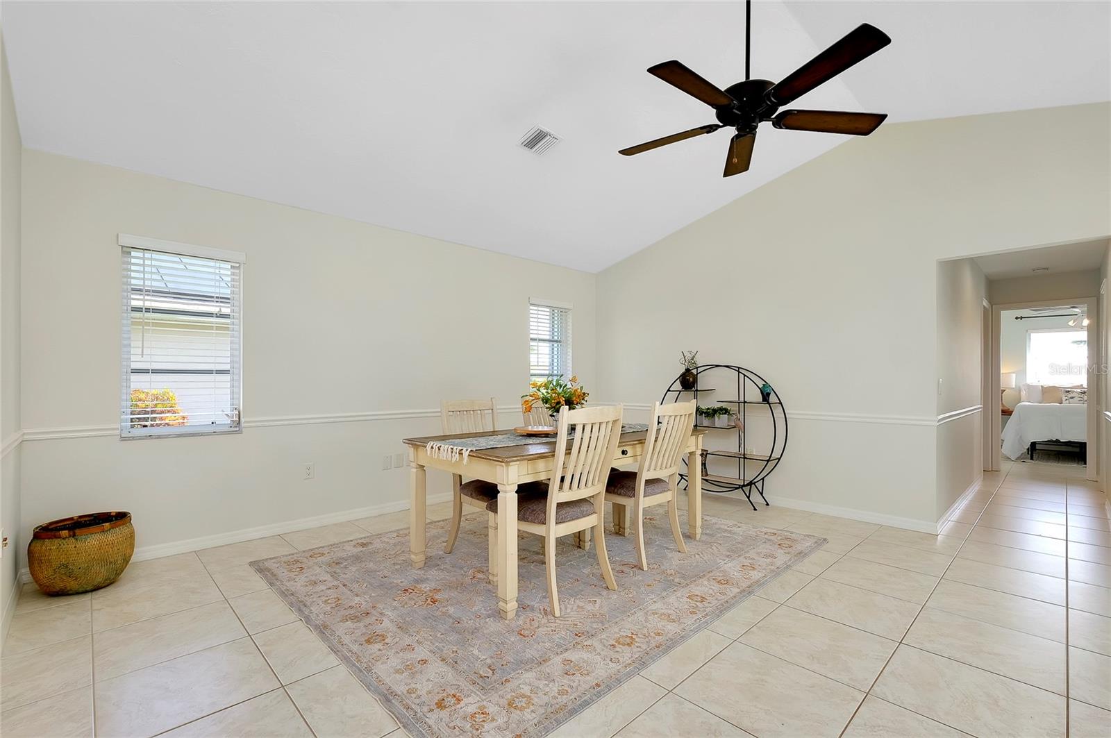 Image 24 of 45 For 552 Silk Oak Drive