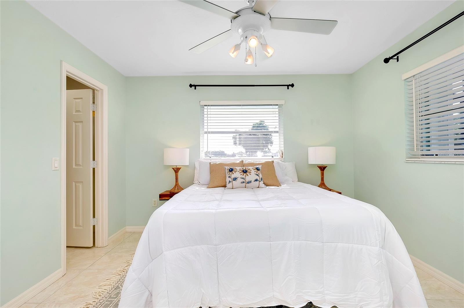 Image 31 of 45 For 552 Silk Oak Drive