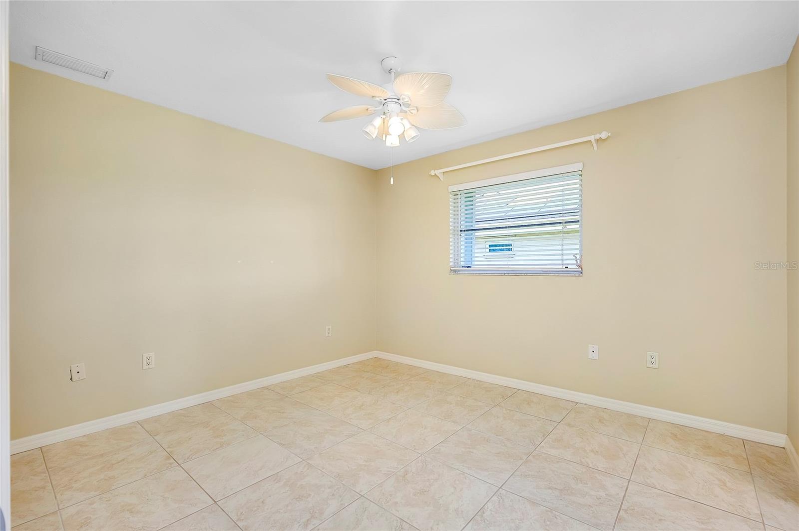 Image 33 of 45 For 552 Silk Oak Drive