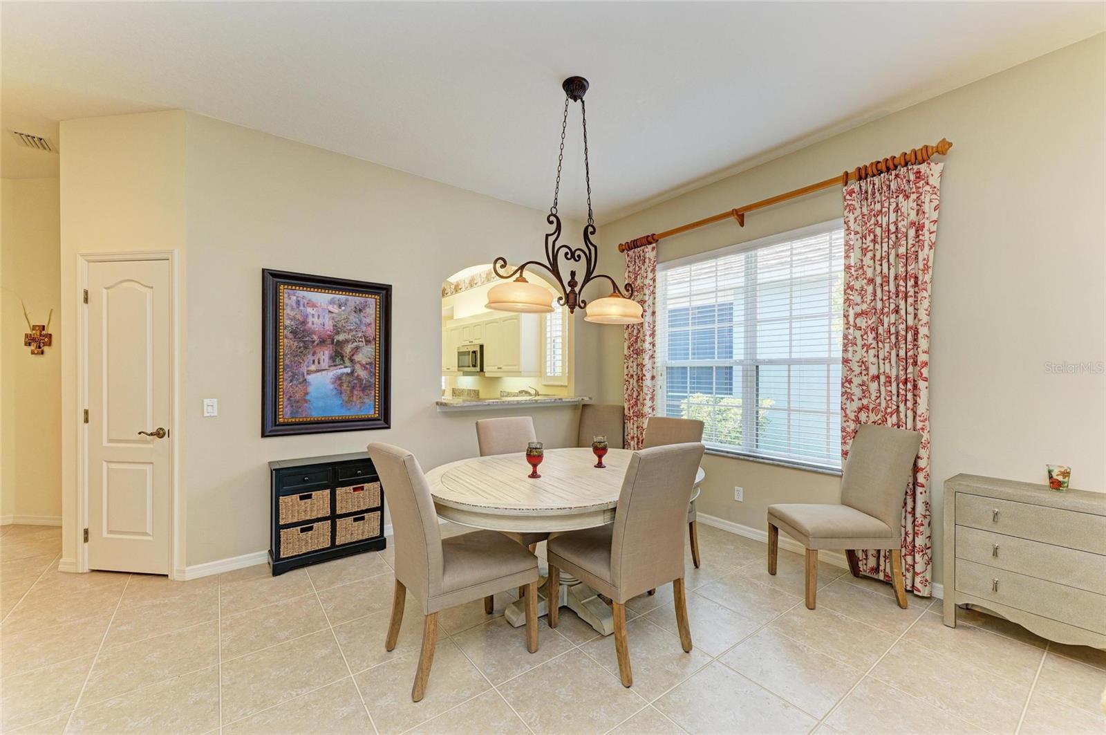 Image 11 of 90 For 1655 Lancashire Drive 1655