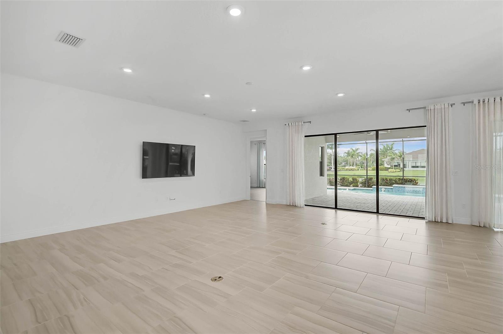 Image 10 of 60 For 5058 Surfside Circle