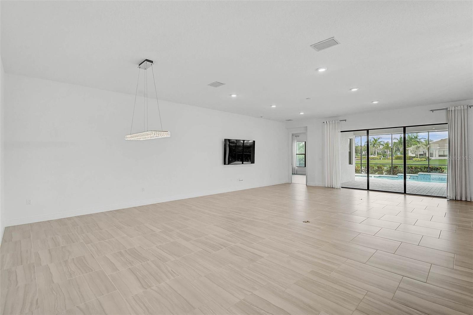 Image 11 of 60 For 5058 Surfside Circle