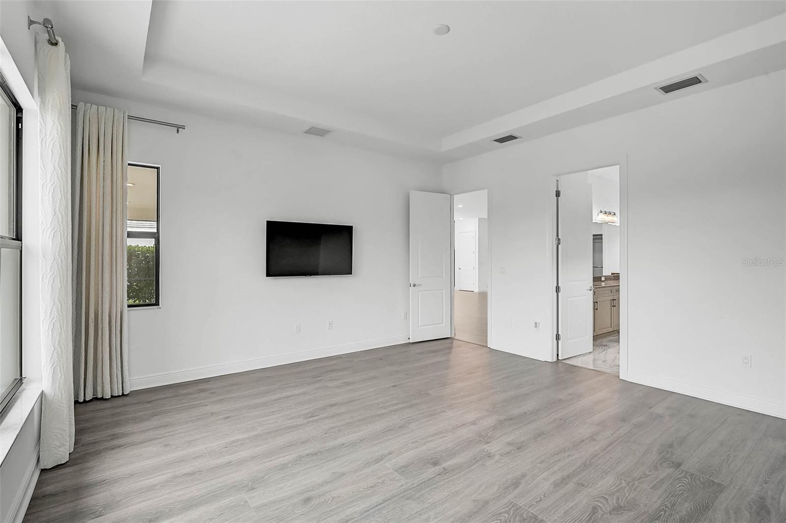 Image 18 of 60 For 5058 Surfside Circle