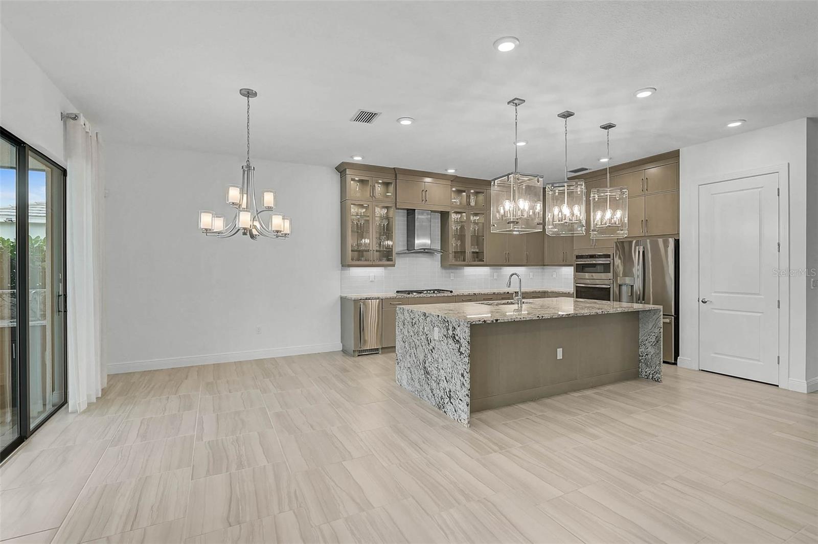 Image 4 of 60 For 5058 Surfside Circle