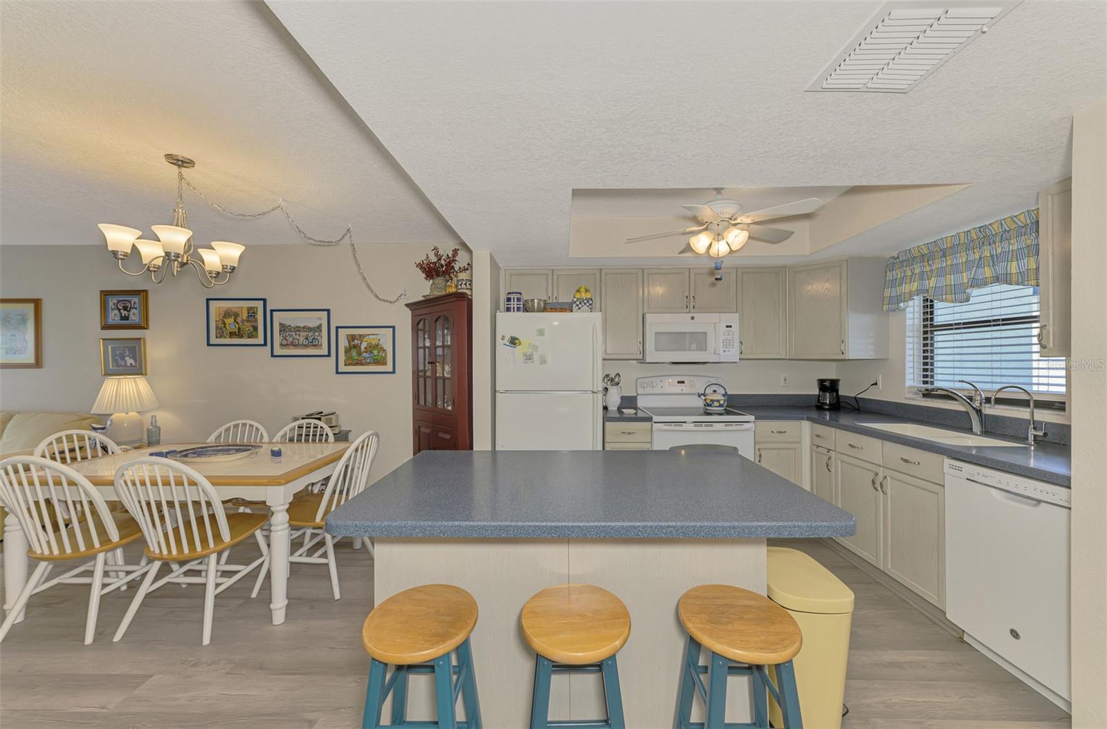 Image 20 of 49 For 1211 Capri Isles Boulevard 111