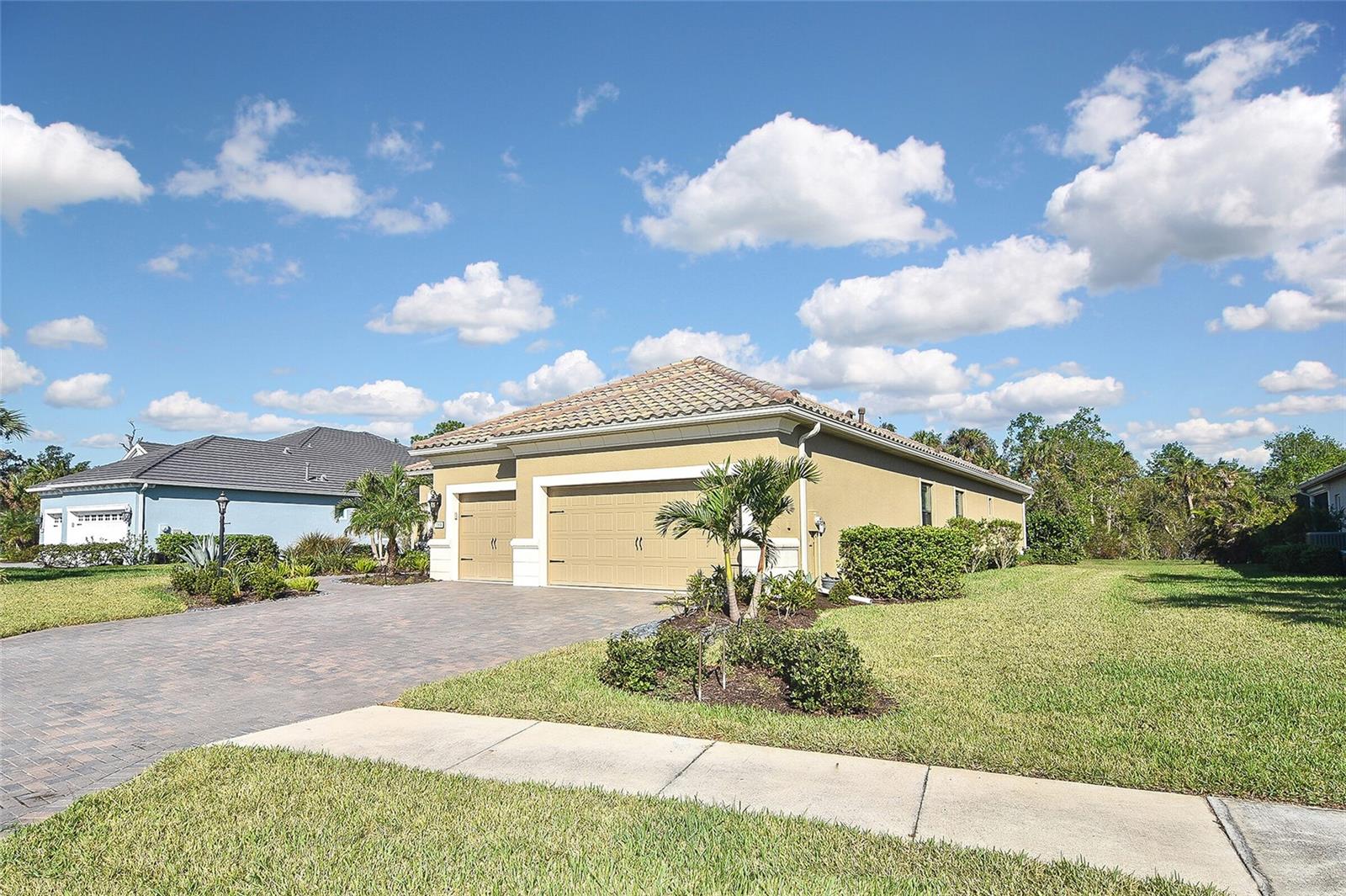 Image 30 of 37 For 169 Cayman Isles Boulevard